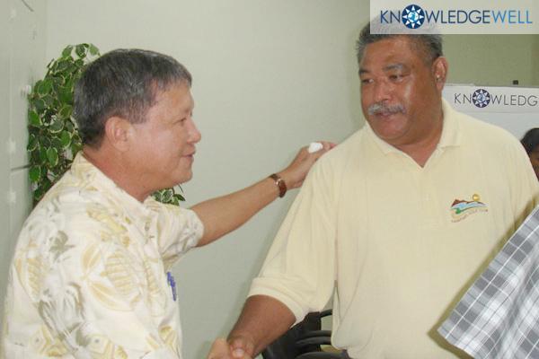 2006:  Palauan VP Elias Camsek Chin Welcomes Samoan Leader to KnowledgeWell Pacific Leadership Form